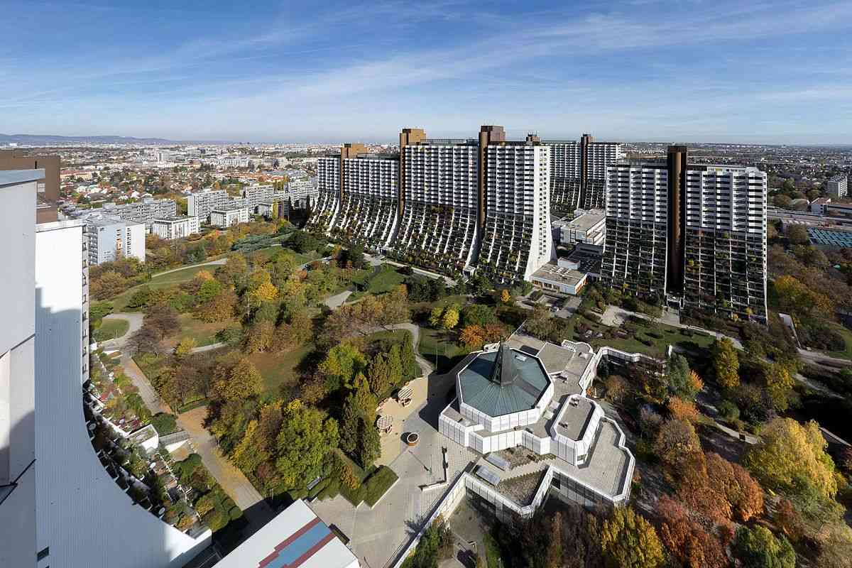 Wohnpark Alterlaa.jpg