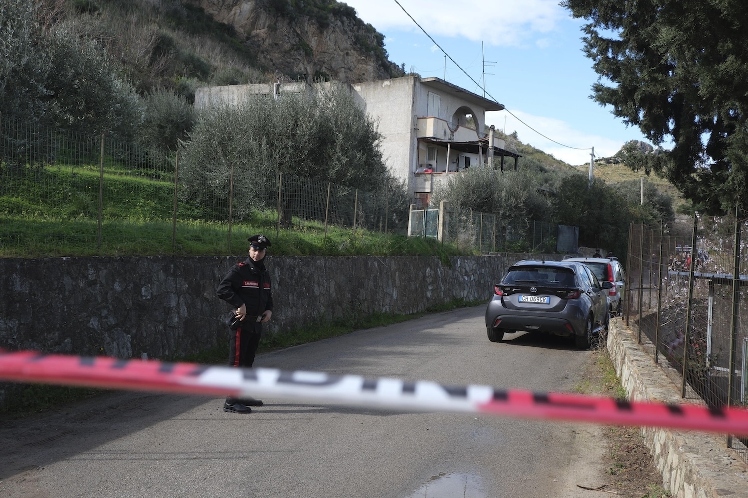 Strage di Altavilla Milicia, la 17enne dormiva vicino ai cadaveri dei fratelli: trovata con tutti i cellulari nel letto 1 altavilla milicia strage.jpeg