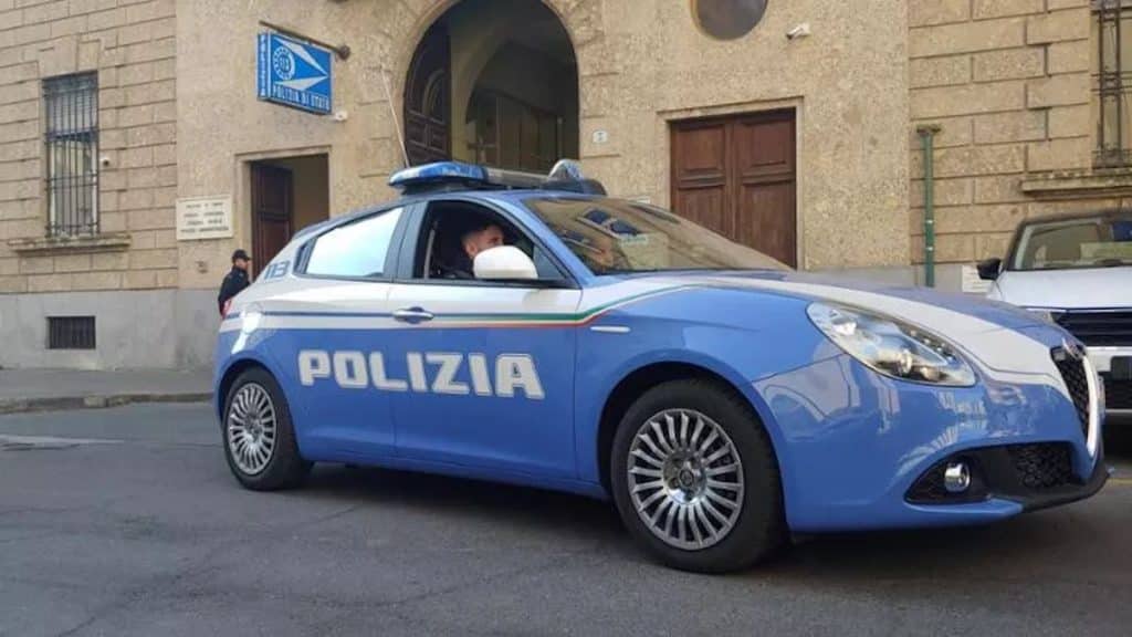 auto polizia torino.jpg