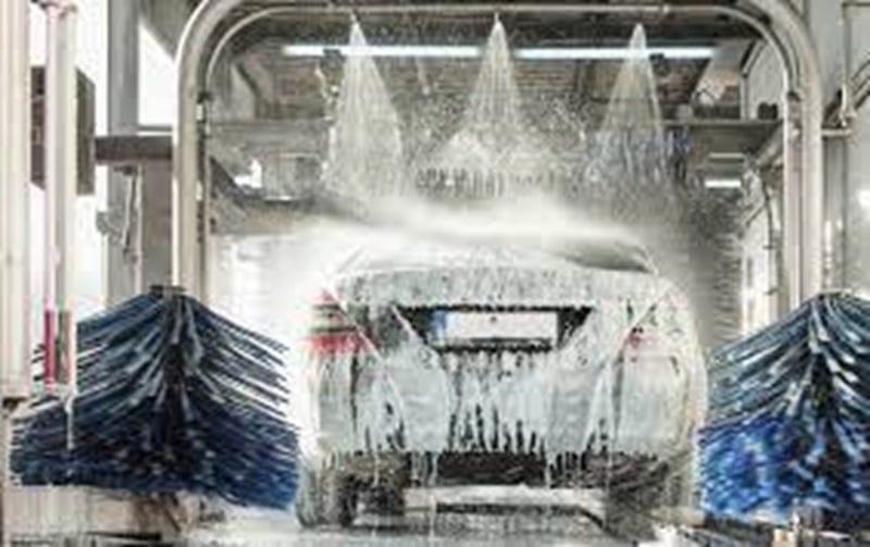«Vado a lavare la macchina», e abbandona la famiglia: condannato a 7 mesi 1 autolavaggio.jpg