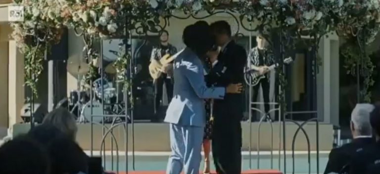 bacio gay censurato rai gloria.jpg