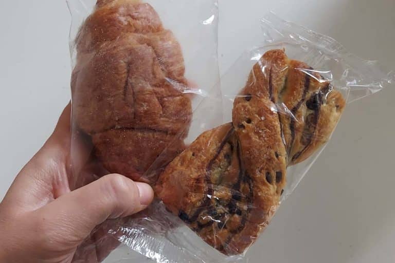 Se proprio devi mangiare merendine, queste sono le migliori (e non sono Mulino Bianco) 3 cornetti croissant confezionati.jpg