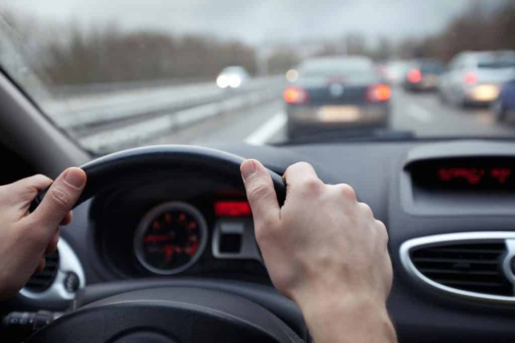 distanza sicurezza auto.jpg