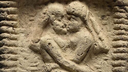 Il bacio più antico di sempre risale a 1.000 anni prima di quanto stimato 1 kiss 1 1 500x281.jpg