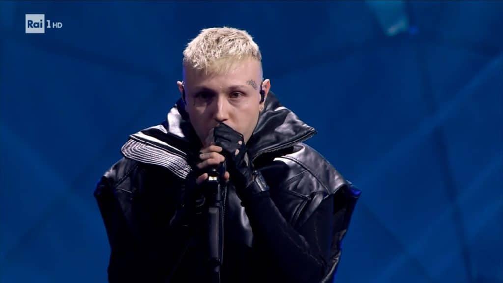 lazza cento messaggi sanremo 2024.jpg