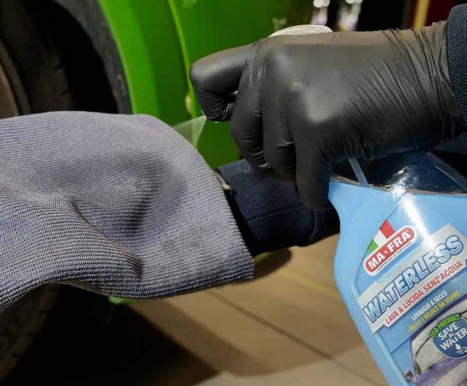 mafra waterless lavaggio a secco lava e lucida senz acqua.jpg