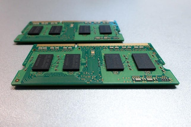 Da eMMC a UFS: l’evoluzione delle schede di memoria per dispositivi mobili 1 memory chip.jpg