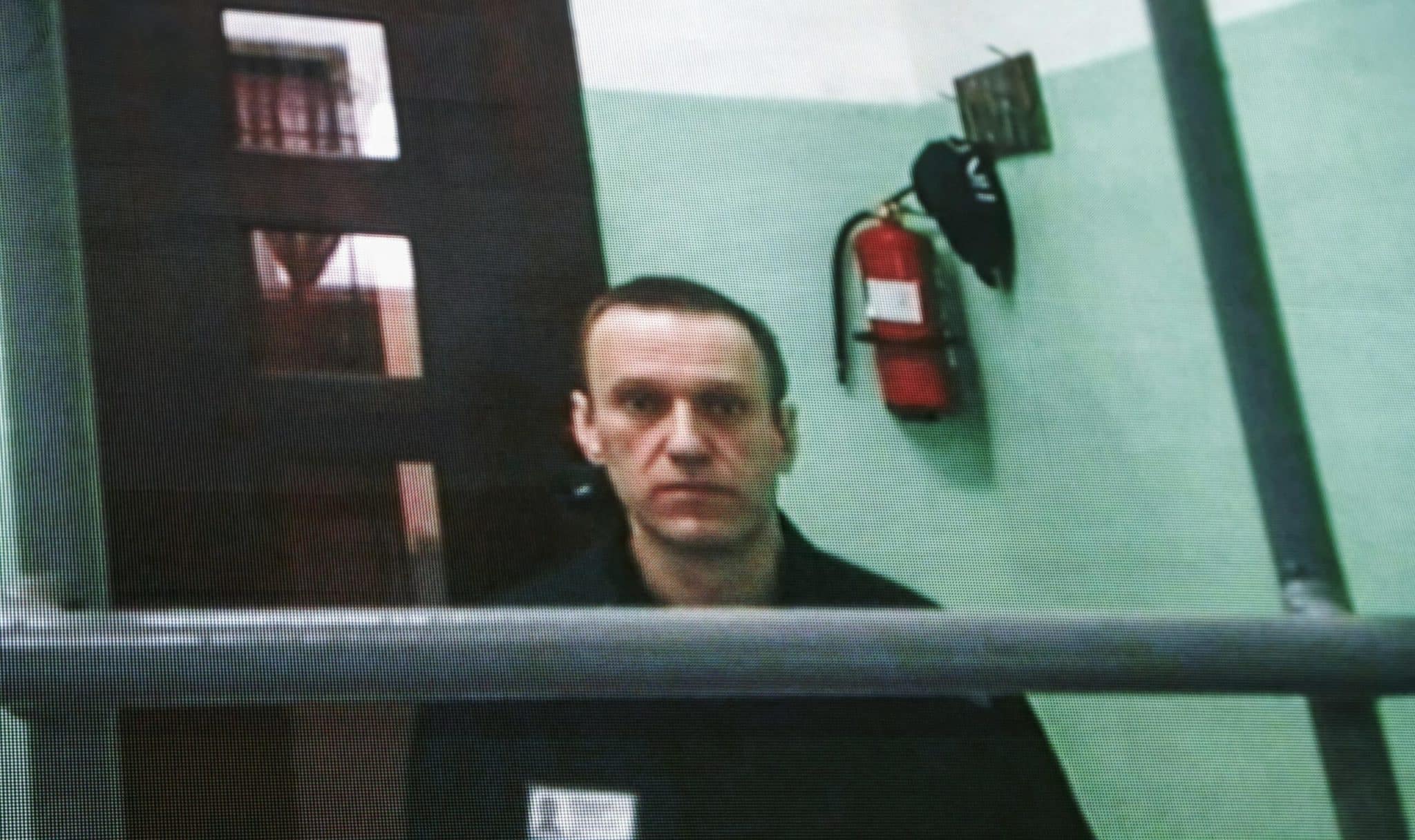 «Tenuto al gelo per due ore e mezza, poi ucciso con un pugno al cuore». Ecco come sarebbe morto Alexei Navalny 1 navalny scaled.jpeg