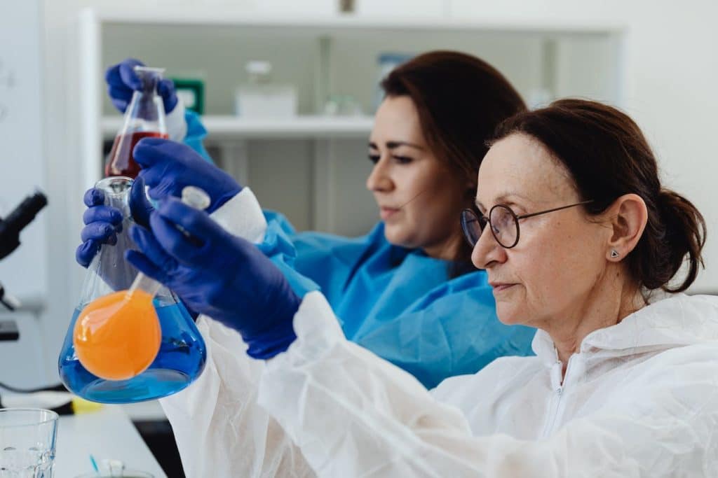 ricerca scientifica laboratorio.jpg