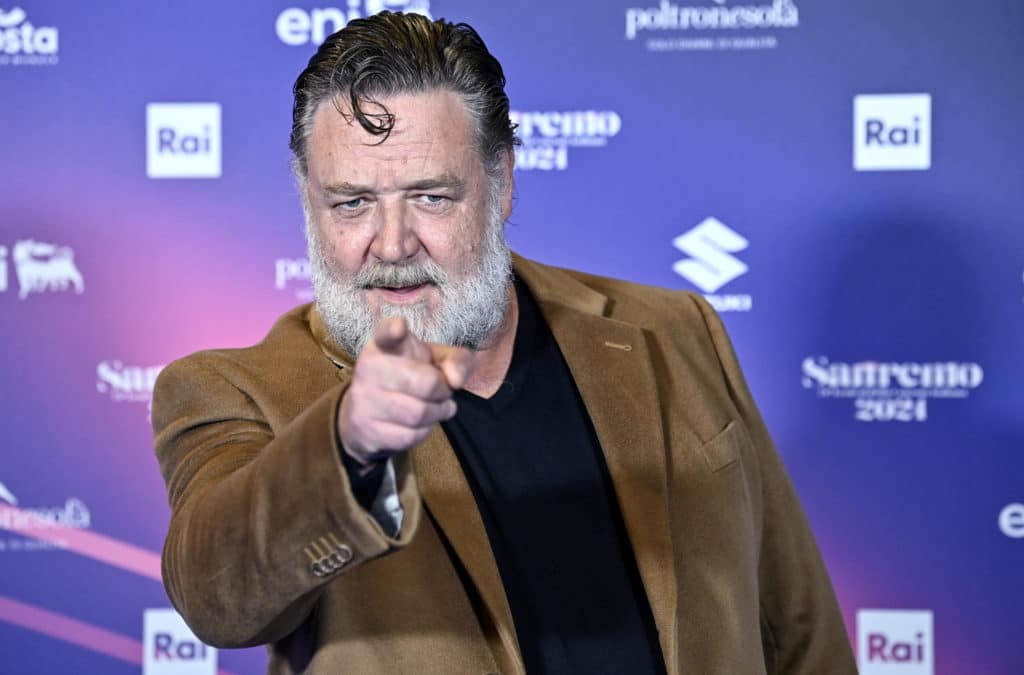 sanremo 2024 russell crowe scaled.jpg