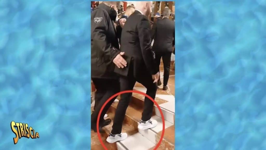 sanremo travolta scarpe.jpg