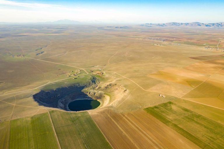 sinkhole m.jpg