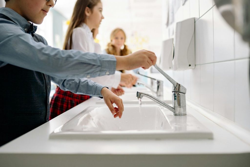 Acqua a scuola.jpg