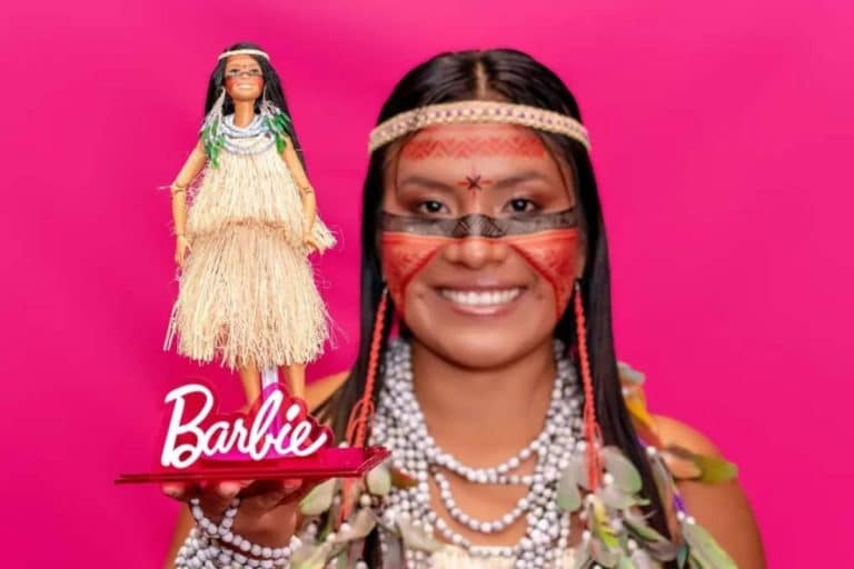 Barbie indigena.jpg