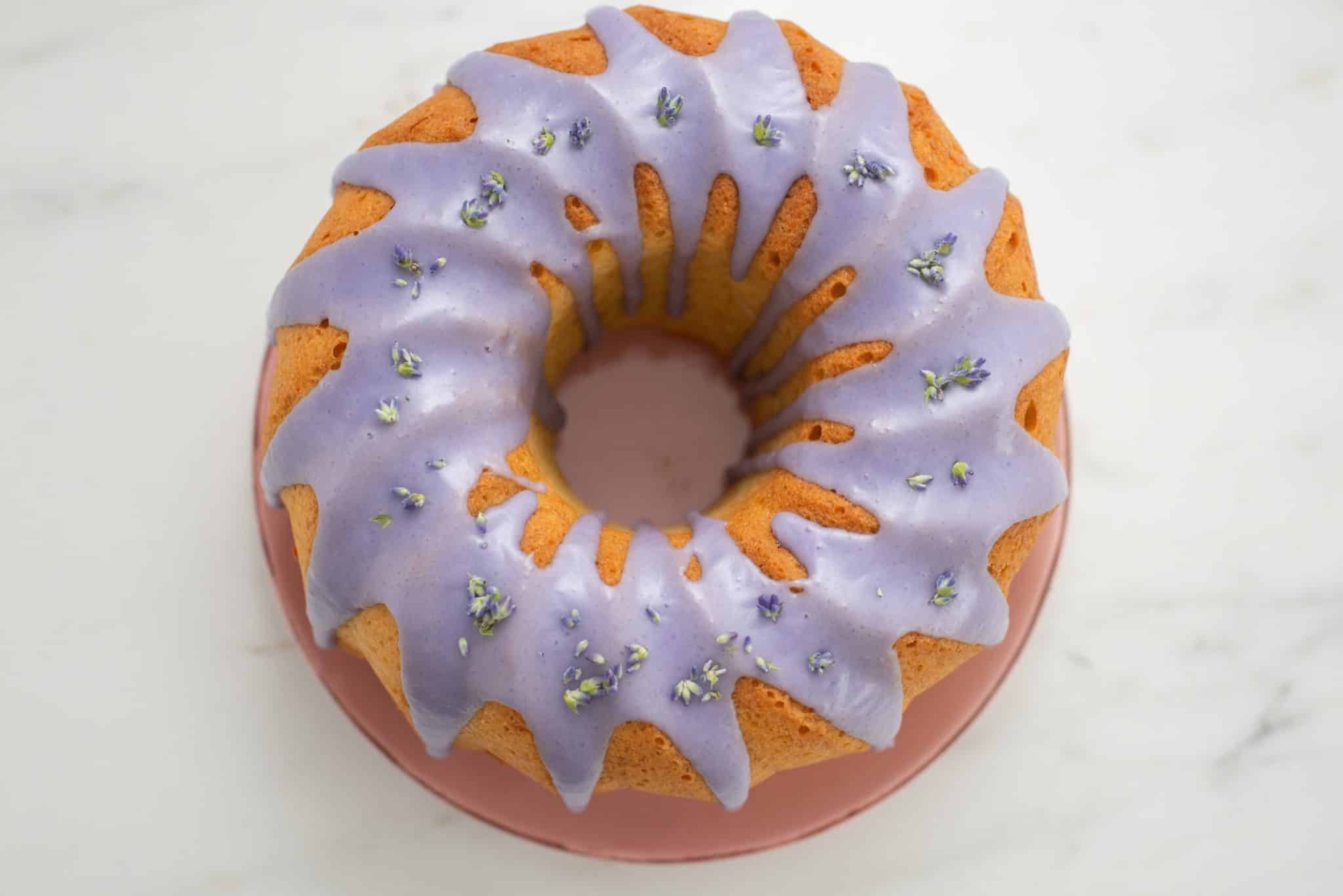 Ciambellone limone e lavanda: morbidissimo e dal profumo unico! 1 Ciambella lavanda scaled.jpeg