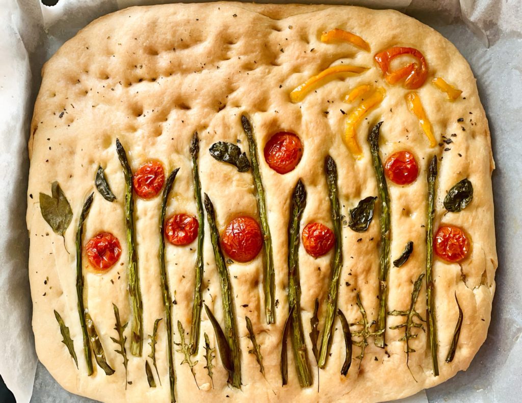 Focaccia primavera scaled.jpg