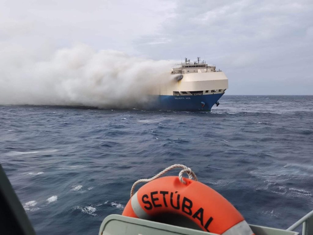 Incendio nave felicity ace e1709723448436.jpeg