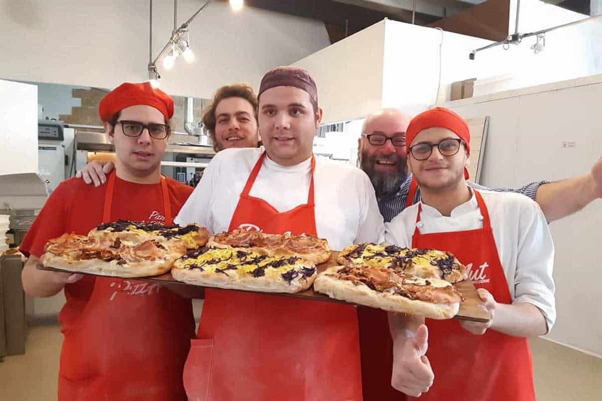 PizzAut, la pizzeria gestita da ragazzi autistici, è il secondo locale più amato d’Italia 1 PizzaAut.jpg