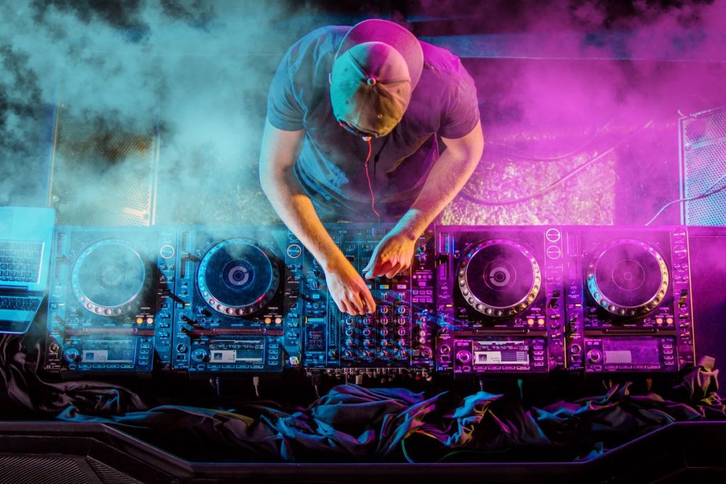 SH dj musica concerto.jpg