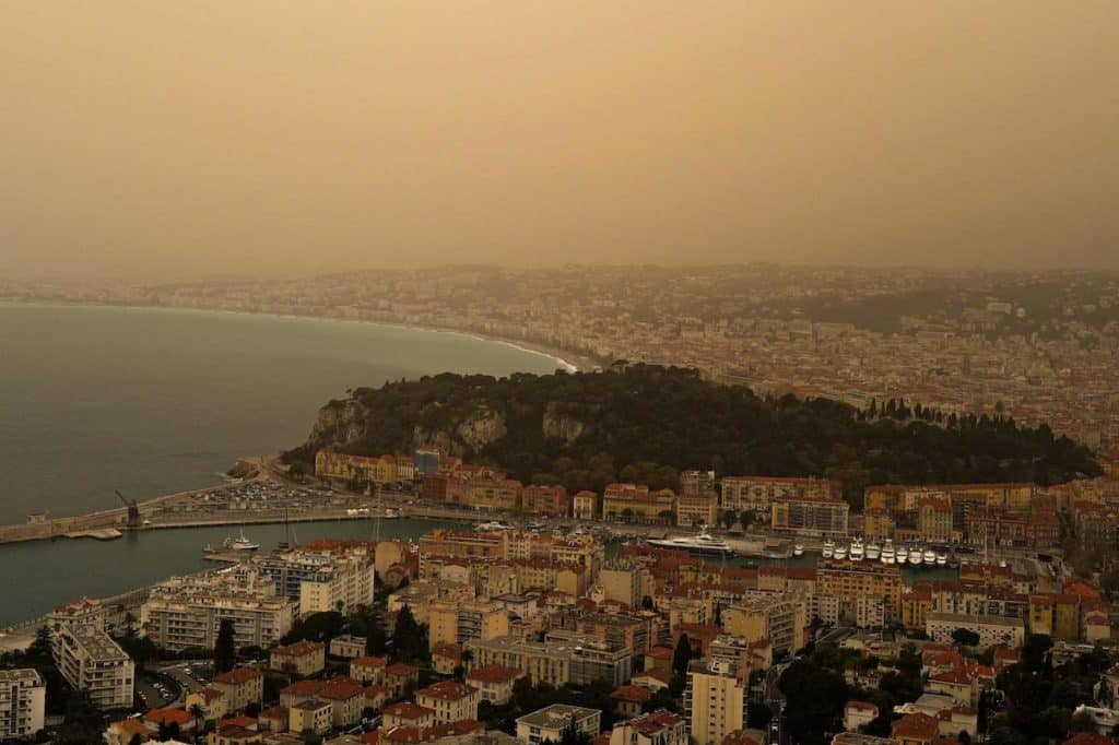 Sabbia sahara cielo giallo.jpg