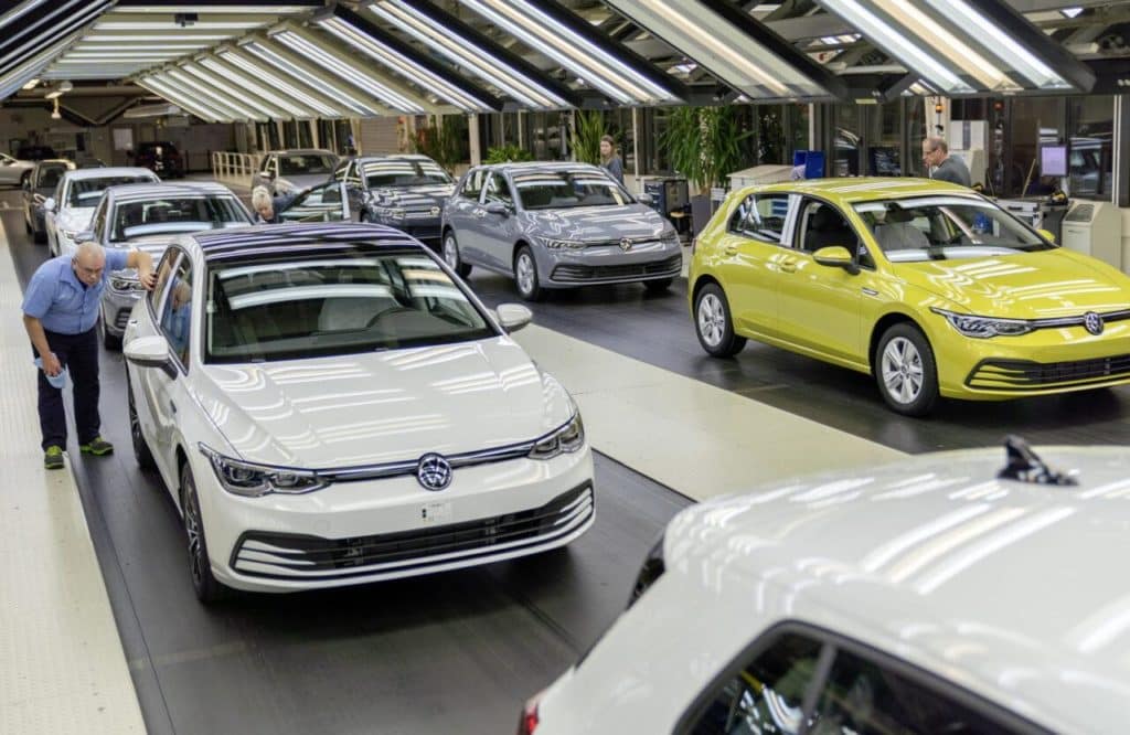 Stabilimento di Wolfsburg dove viene prodotta la Volkswagen Golf scaled e1709639645507.jpg