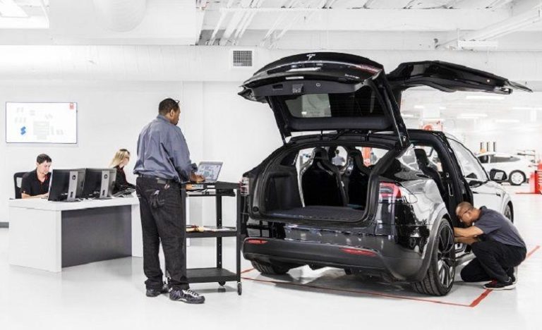 Tesla Zero Service: Musk vuole eliminare difetti e riparazioni auto 1 Tesla Service Center.jpg