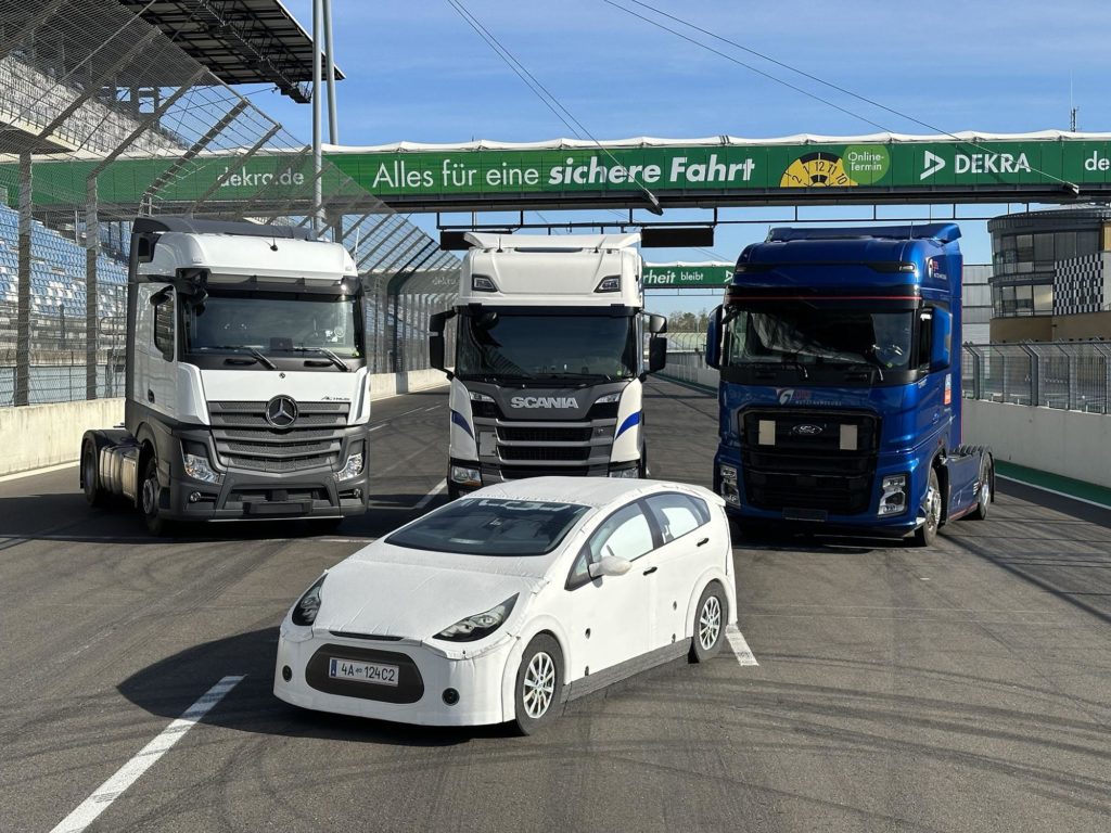 Test Dekra Eba truck brake assistants.jpg