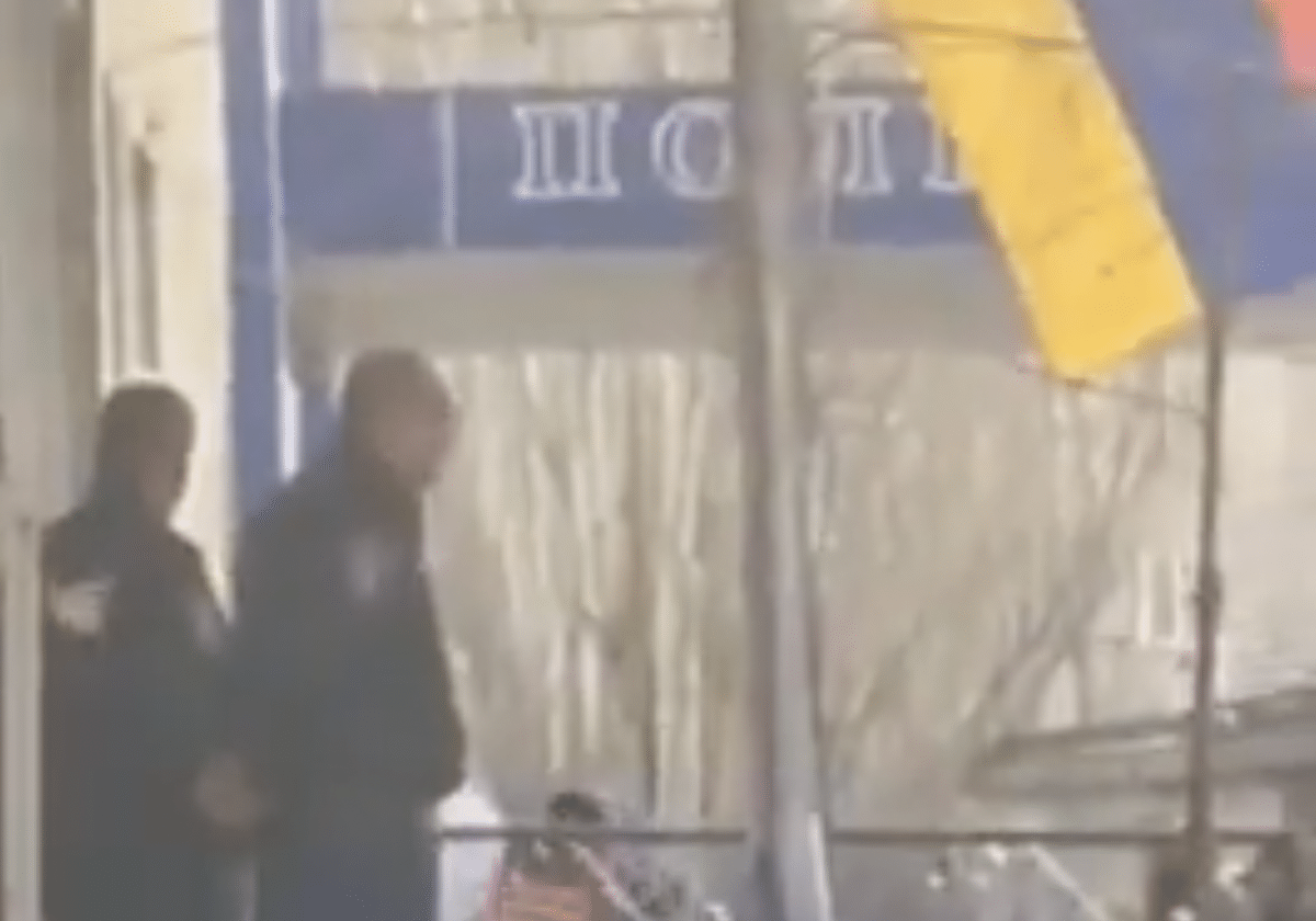 Armenia, commando armato fa irruzione in una stazione di polizia: ci sono feriti – Il video 1 armenia.png