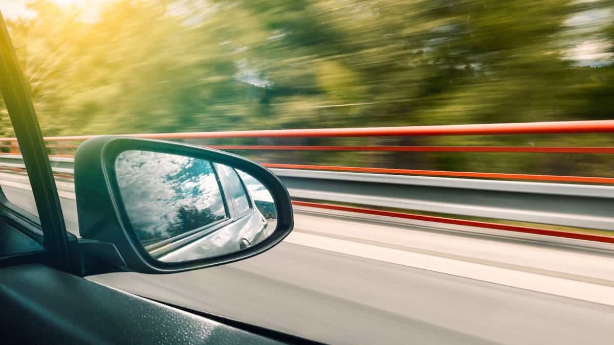 La storia dell’anziana fermata dai carabinieri all’1 di notte, la sorpresa sui documenti: ha 103 anni. Guidava senza patente e assicurazione 1 auto.jpeg