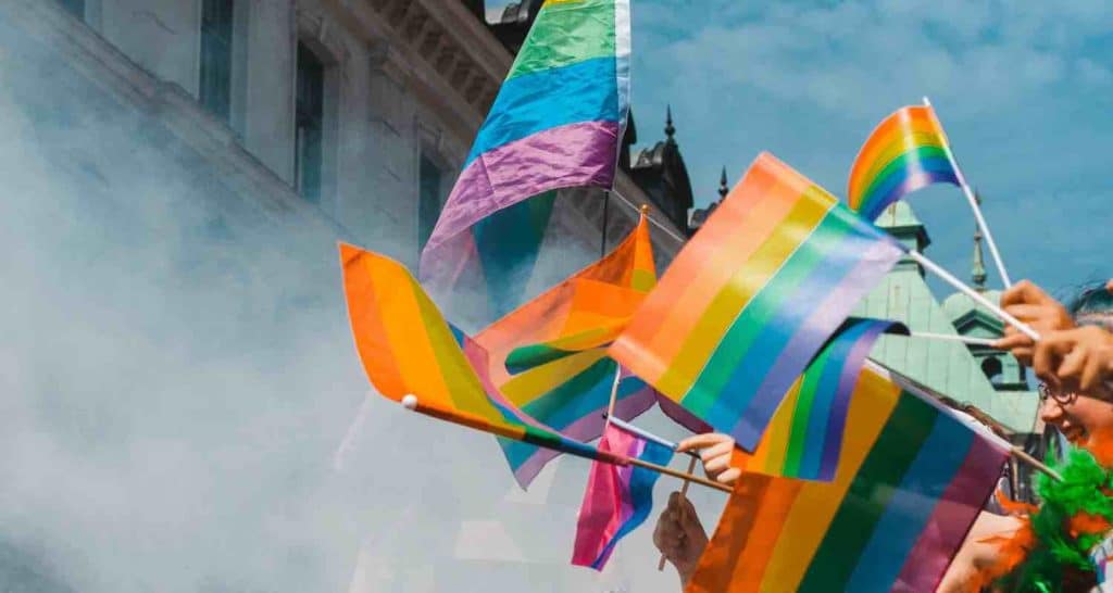bandiera lgbt.jpg