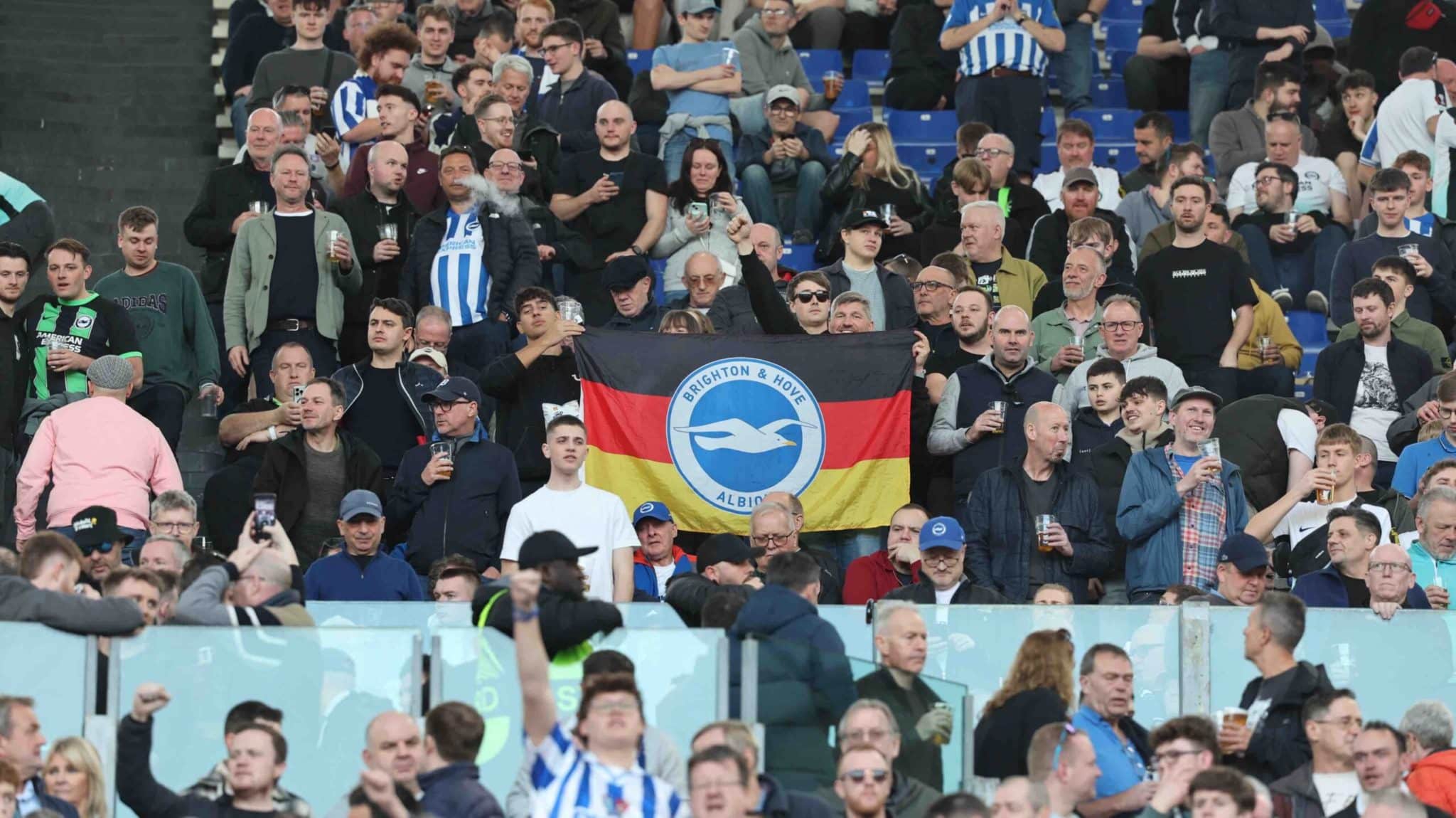 Roma, tifoso del Brighton accoltellato prima della partita sdrammatizza: «Fa parte del divertimento» 1 brighton tifoso accoltellato scaled.jpeg