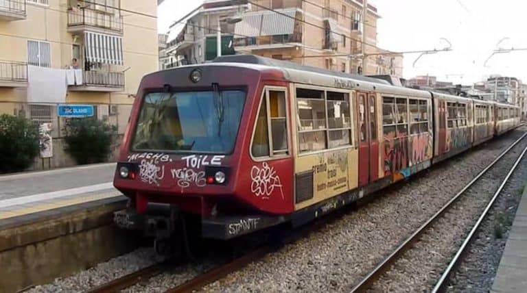 circumvesuviana treno.jpeg