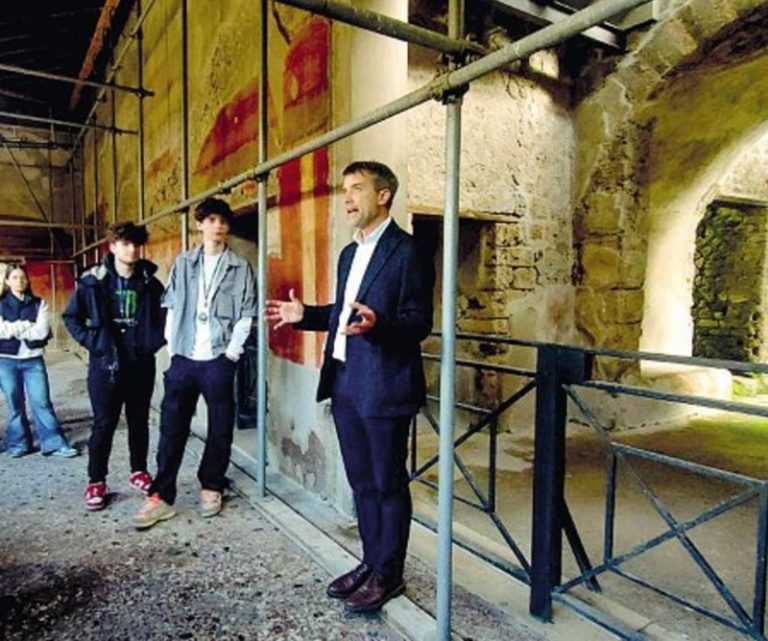gabriel zuchtriegel direttore parco archeologico pompei guida studenti assemblea sindacale 2.jpg