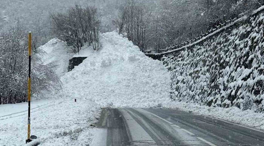 gressoney valanga galleria neve.jpg
