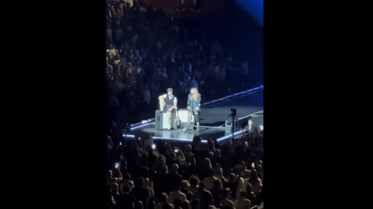 La gaffe di Madonna al concerto: sgrida un fan perché non si alza in piedi ma era in sedia a rotelle – Il video 1 madonna .png