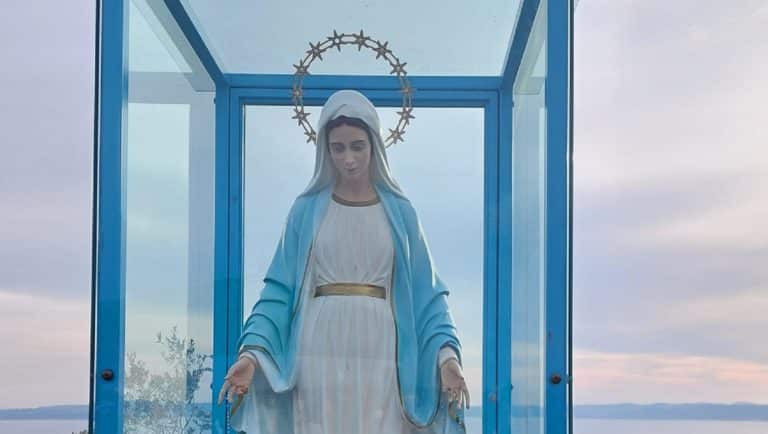 Madonna di Trevignano, parla il vescovo: «Apparizioni false, non sono soprannaturali» 1 madonna trevignano2 fb.jpg
