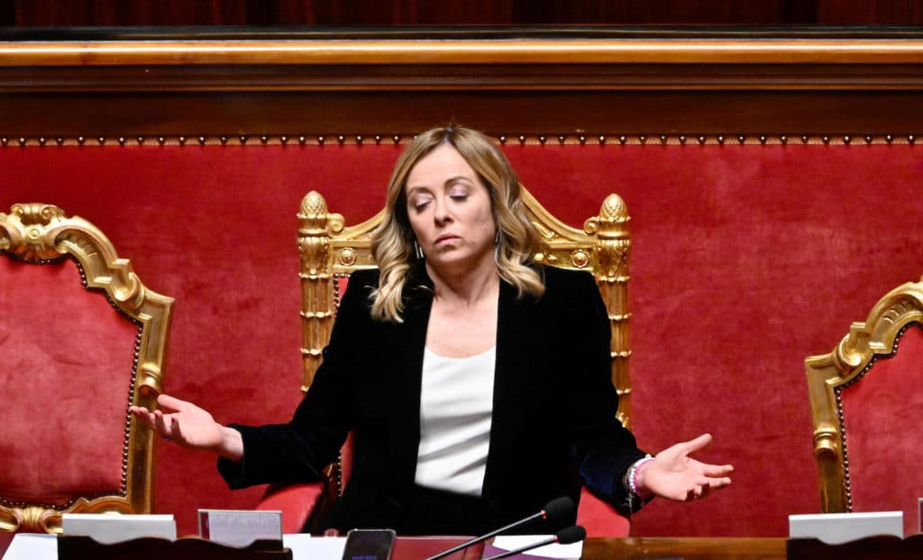 meloni pistola studente senato.jpg