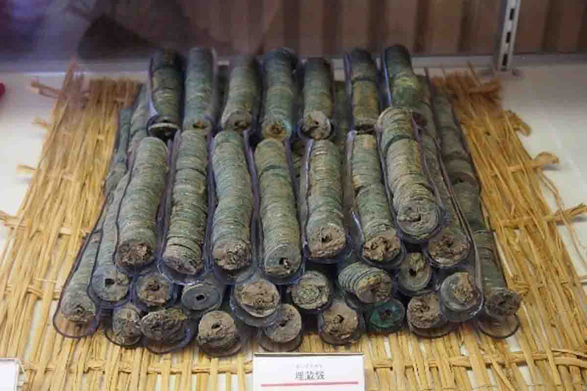 monete antiche Maebashi.jpg