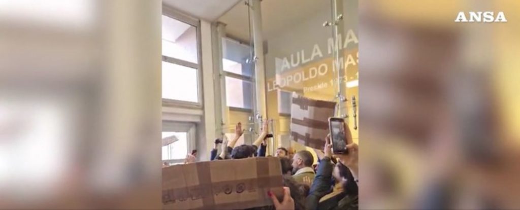 napoli molinari contestato.jpg