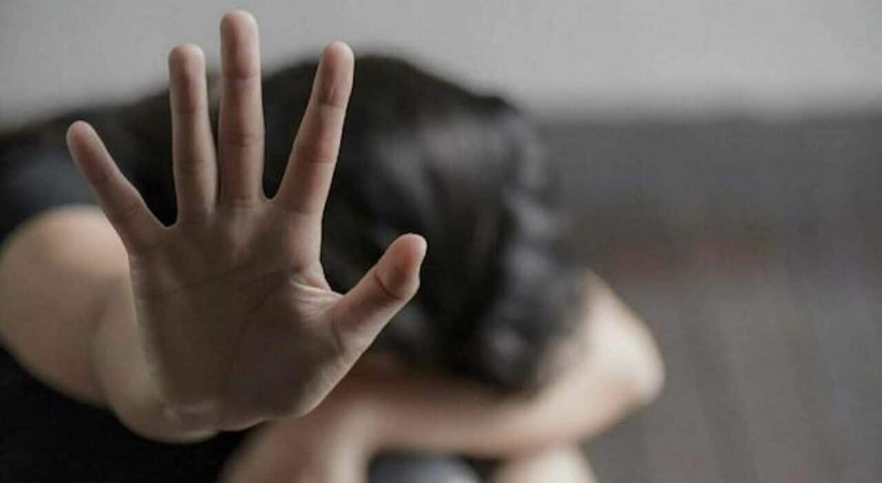 Il diario di Makka, le parole della ragazza che ha ucciso il padre: «È violento. Chi troverà questo scritto capirà: o sarò morta io o sarà morto lui» 1 palermo violenza sessuale di gruppo arresti.jpeg
