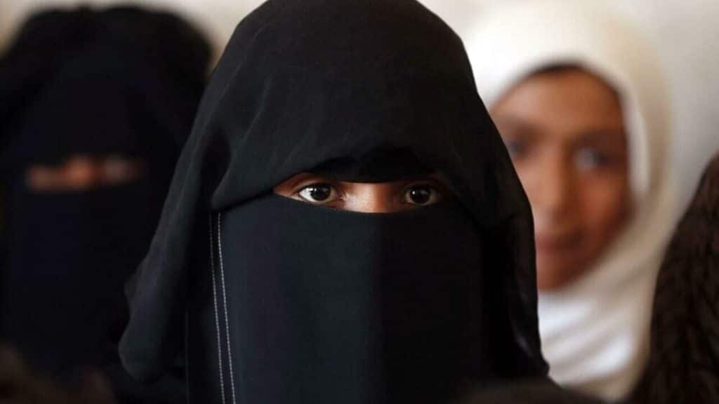 pordenone bambina niqab.jpeg