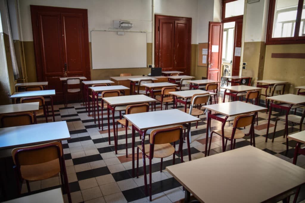 prof palpeggia studentesse frosinone.jpg