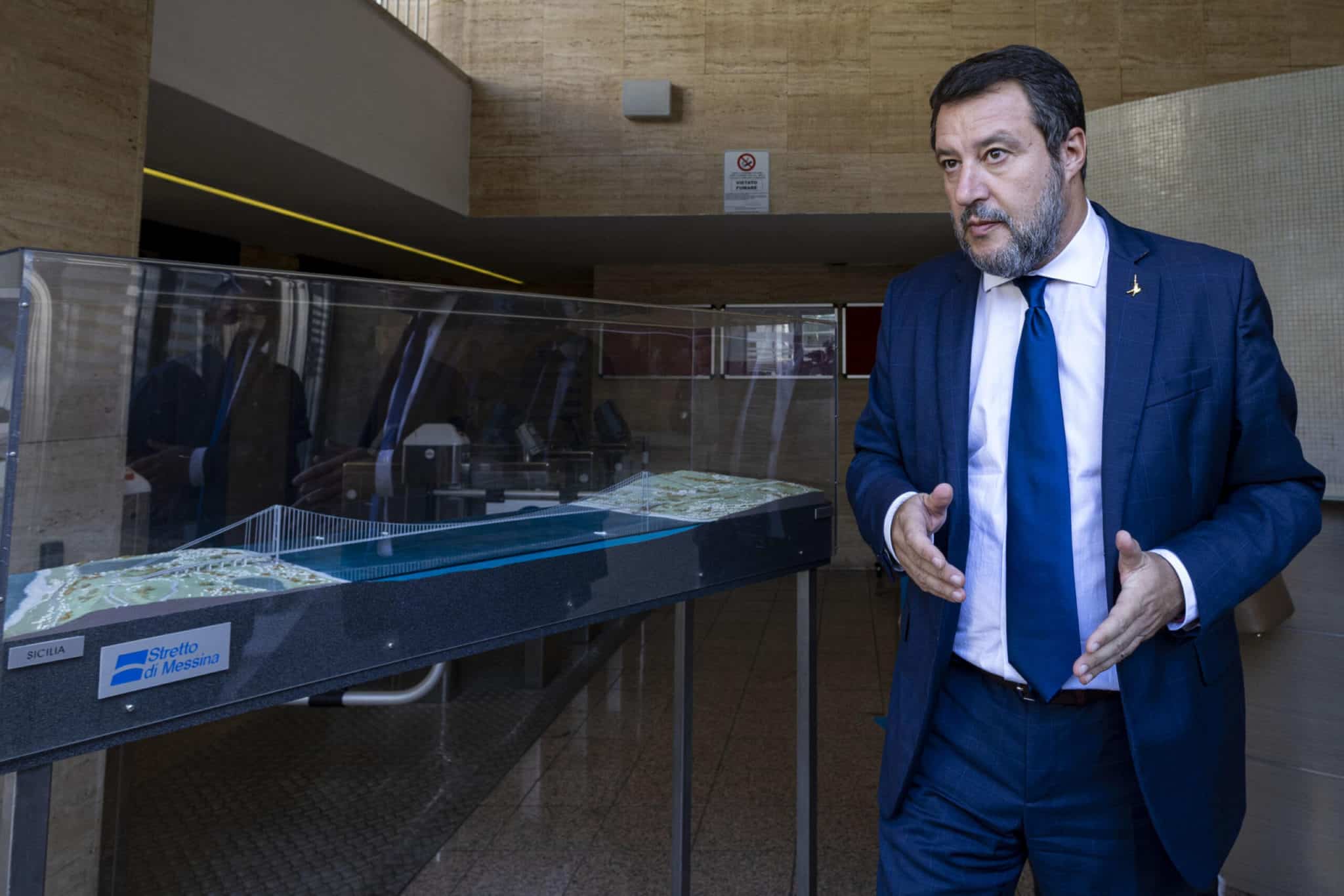 Il leghista contro Salvini: «È fascista, vuole i fascisti e si è giocato il 30% dei voti» 1 salvini ponte stretto scaled.jpg