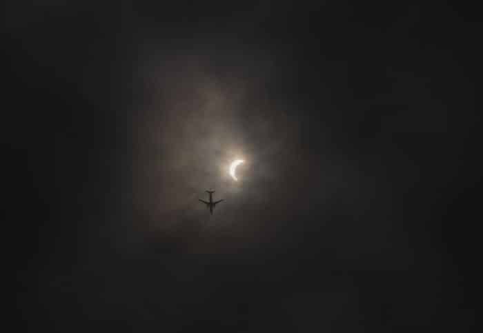 solar ecplise with airplane m.jpg