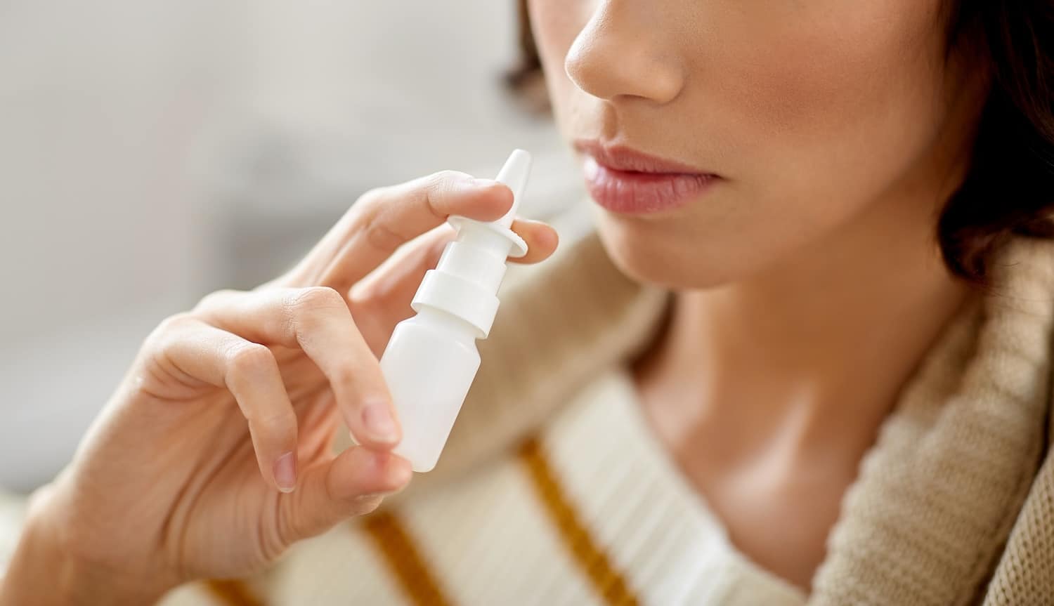 Efedrina, arriva la stretta sulla sostanza degli spray nasali: «Così si rischia infarto e ictus» 1 spray nasale.jpeg
