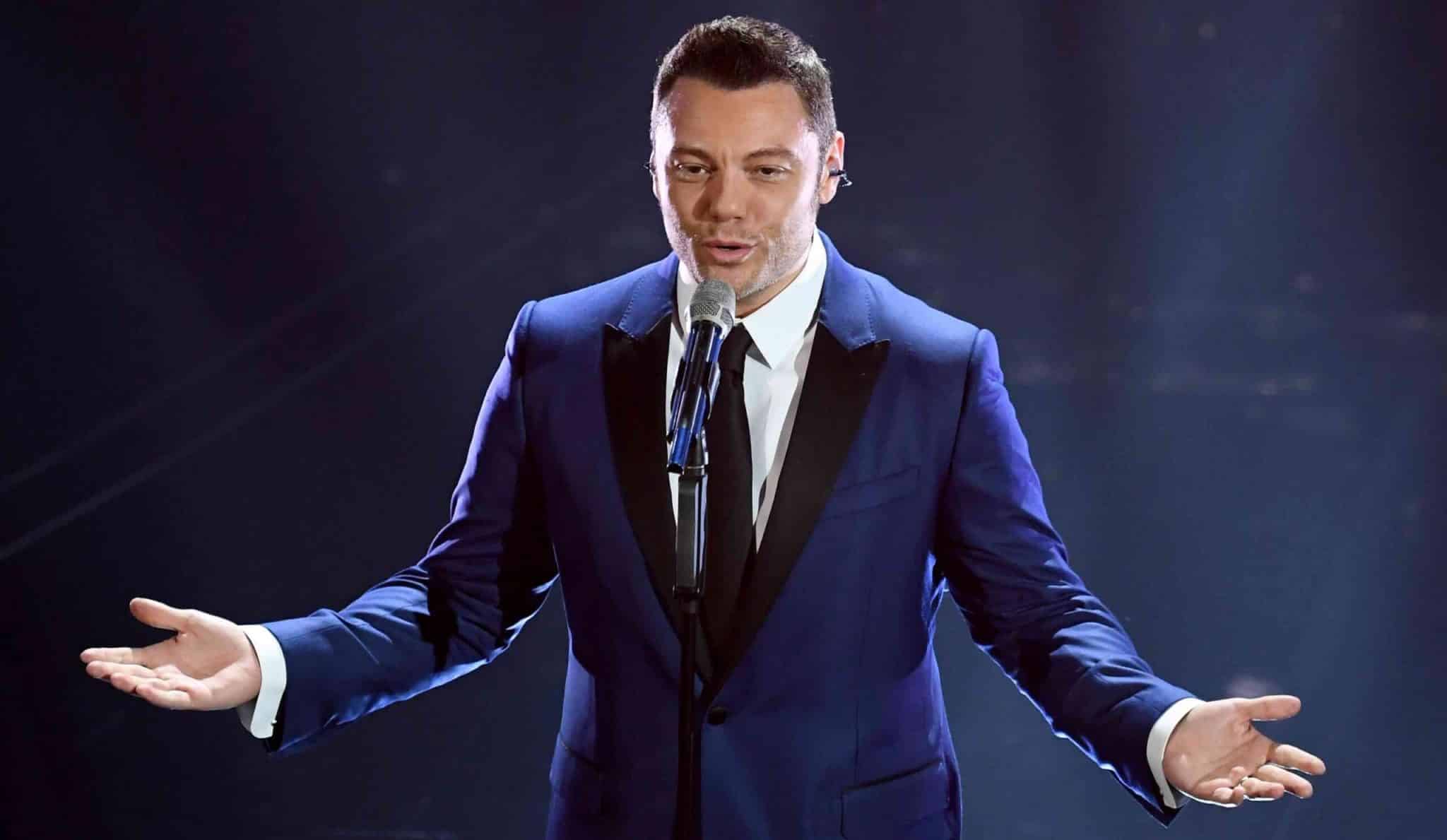 Tiziano Ferro, ufficiale il divorzio dal marito Victor Allen: «Non è un massacro o un fallimento, ma un lutto. E il dolore passerà» 1 tiziano ferro divorzio scaled.jpg