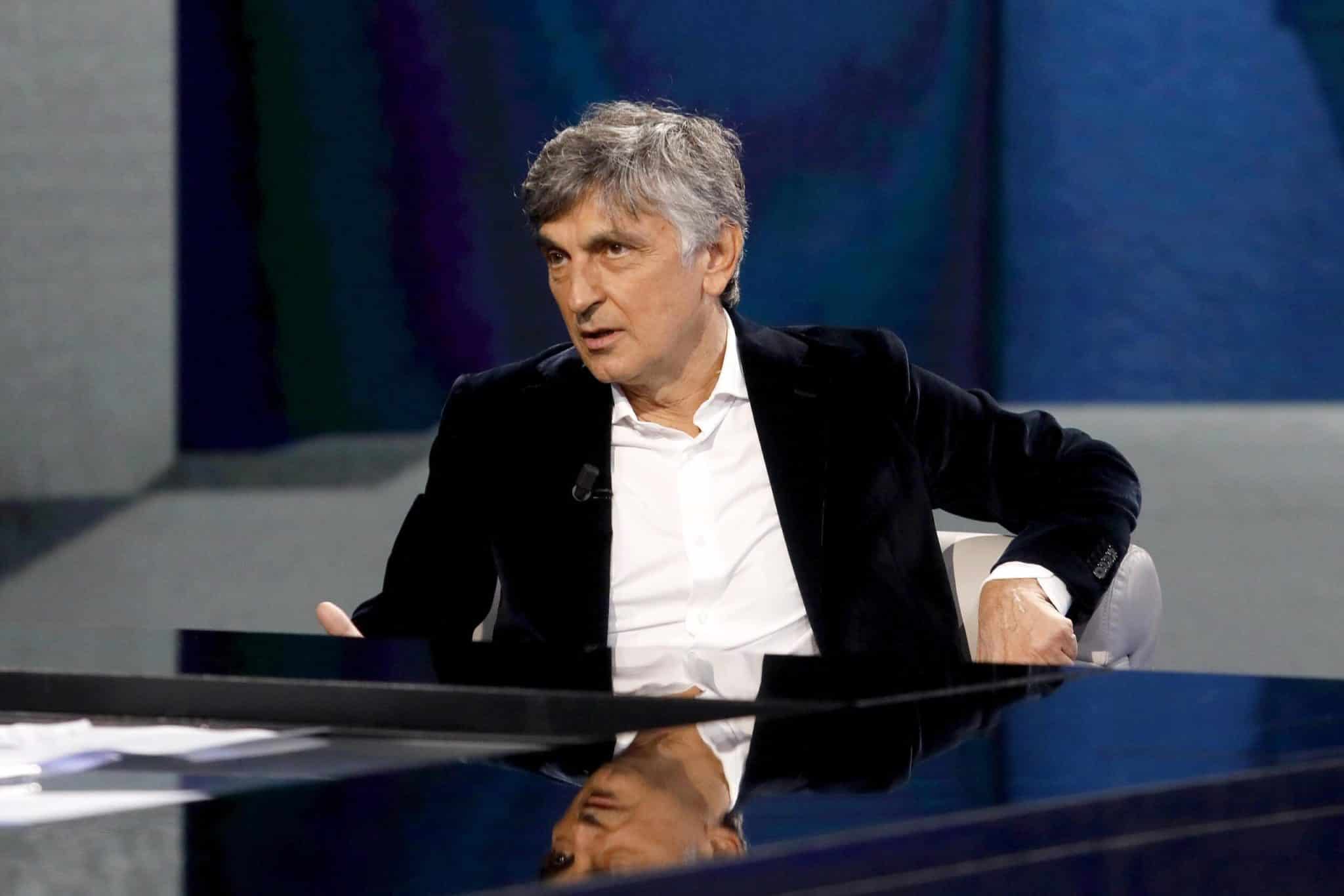 Il topo in platea che ha interrotto lo show di Vincenzo Salemme al teatro Sistina 1 vincenzo salemme scaled.jpeg