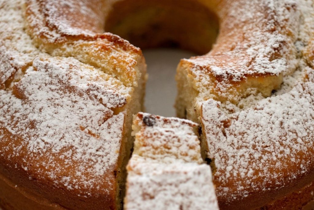 Ciambellone con gocce di cioccolato.jpeg