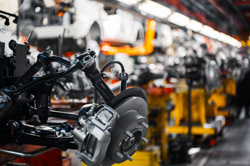 Copertina Assemblaggio di componenti OE in uno stabilimento di produzione auto scaled.jpg
