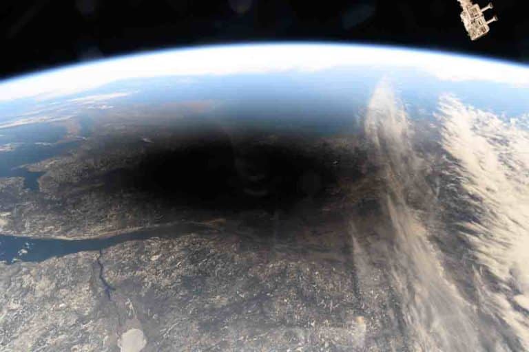 Eclissi totale di Sole dalla ISS.jpg
